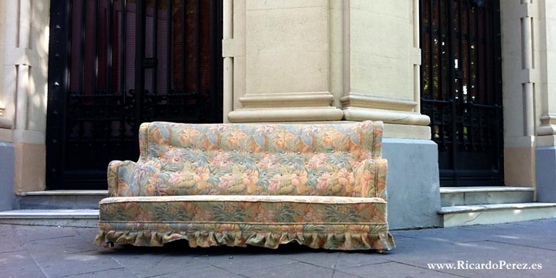 sofa-vacio-calle