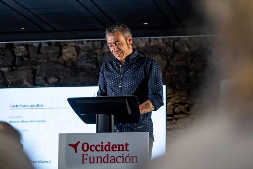 Ricardo Pérez Hernández Premio Poesía Jesús Serra